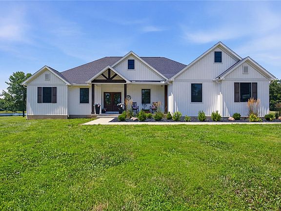 3rd image of 2071 Whetstone Rd