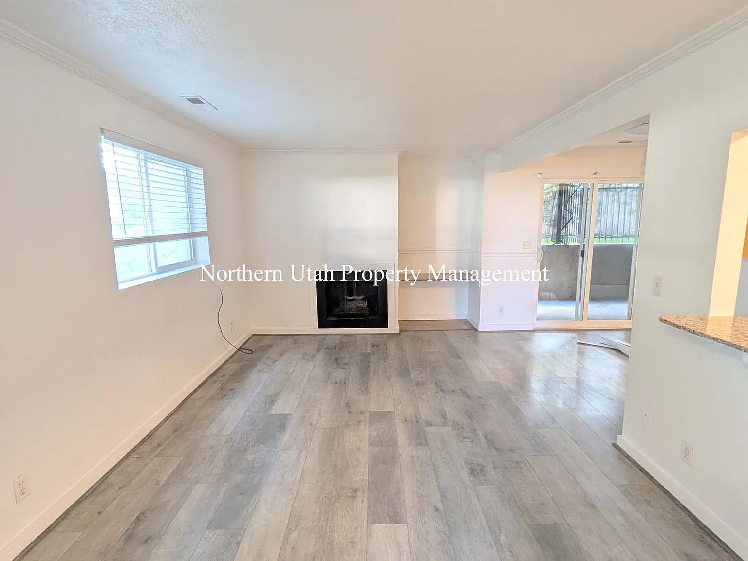 2 bed, 1.0 bath, 968 sqft, $1,200 — Photo 2