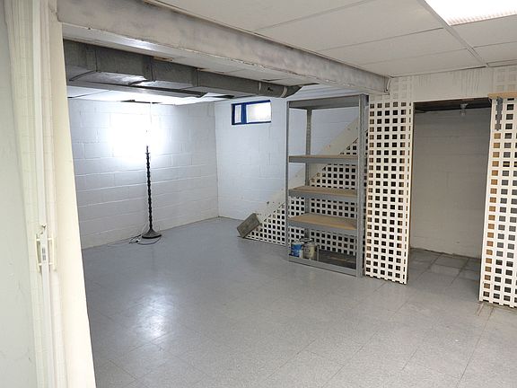5th image of 689 S Roosevelt Ave