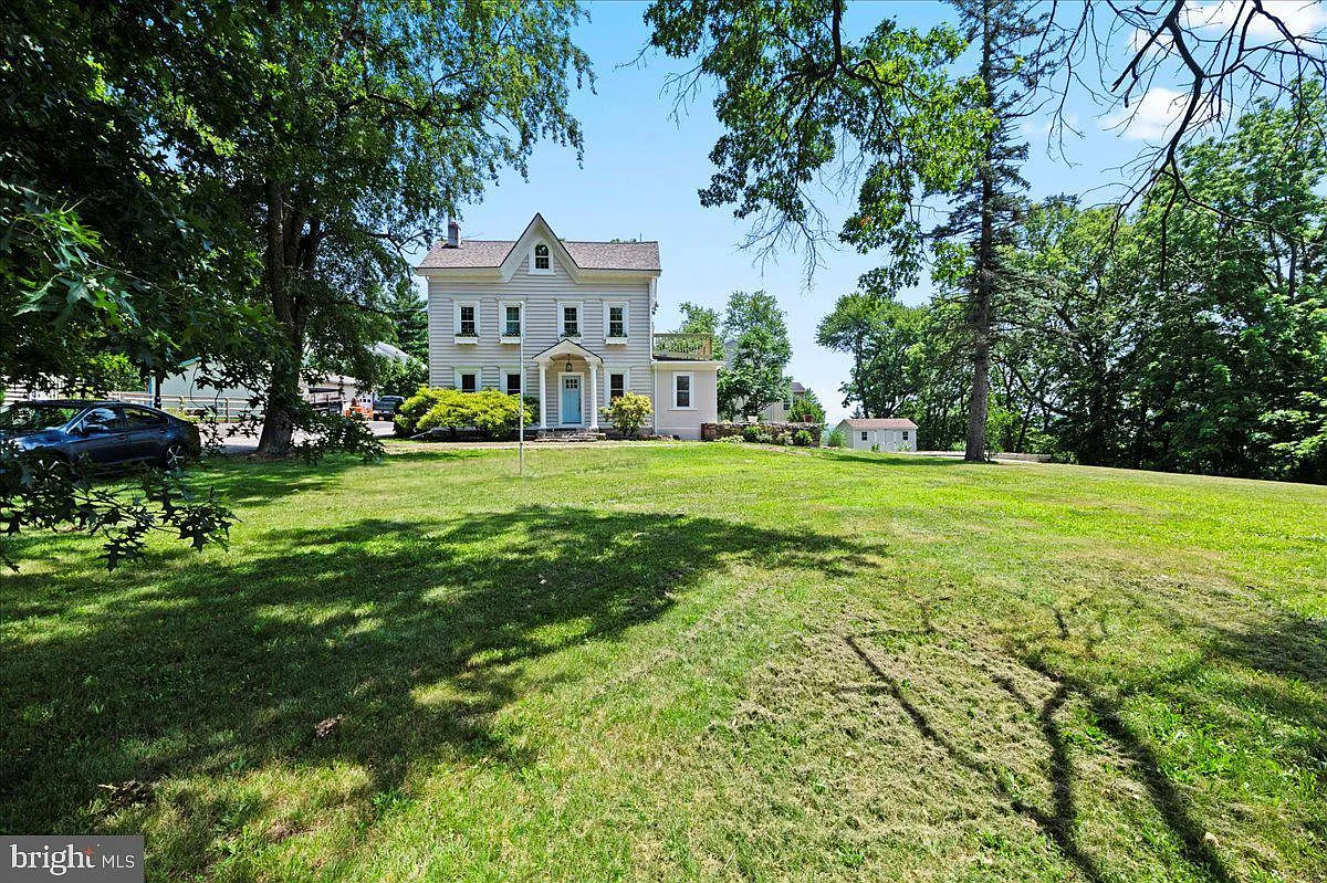 802 Collegeville Rd photo 1