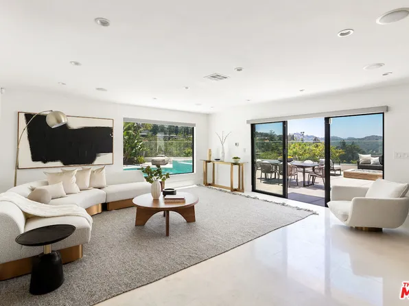 11369 Dona Lisa Dr, Studio City, CA 91604
