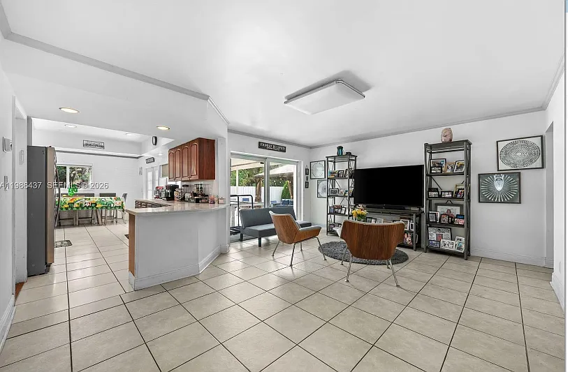 3 bed, 2.0 bath, 2097 sqft, $4,500 — Photo 3