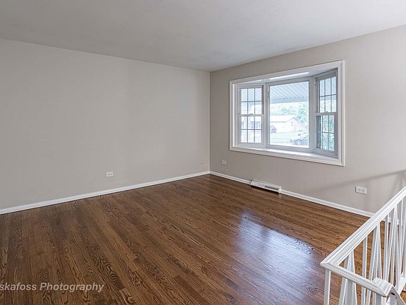 2nd image of 32 Arapaho Dr