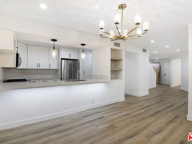 824 Westmount Dr #2 — Photo 7