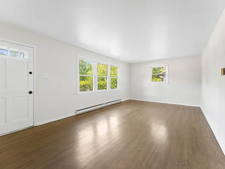 443 Manor Ave — Photo 17