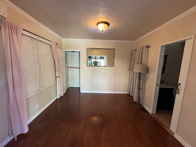 1033 W Micheltorena St — Photo 10