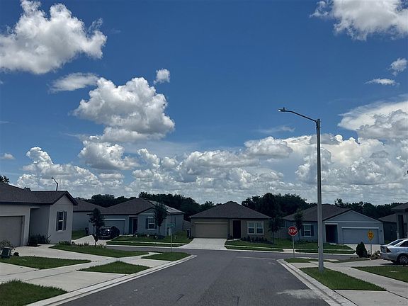 4th image of 2677 Buttercup Ave