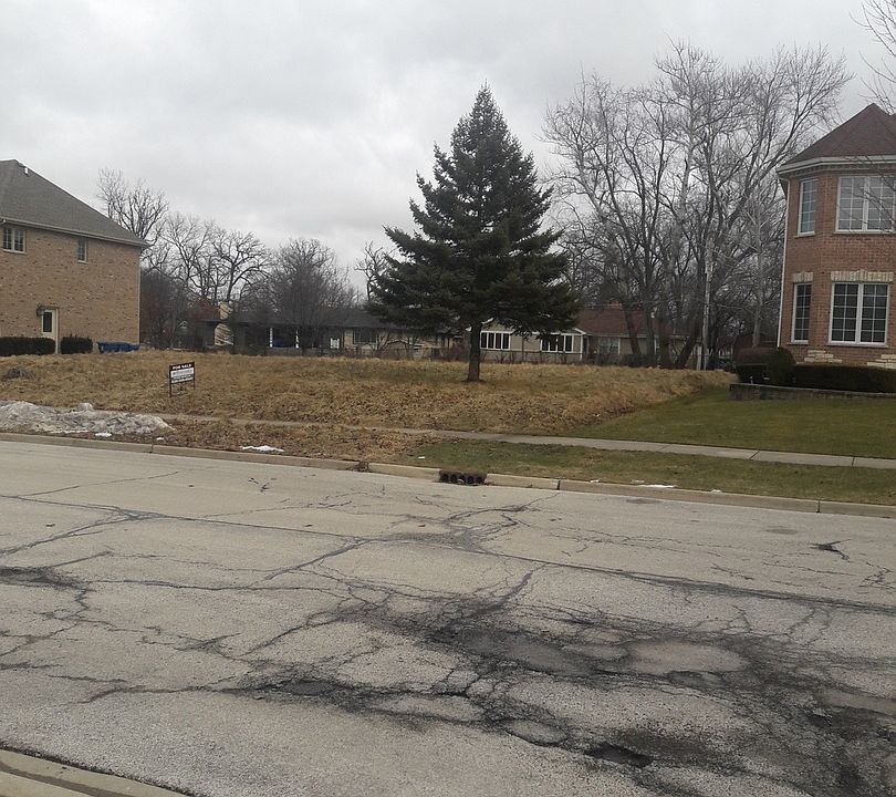 2nd image of 301 N Forest Dr