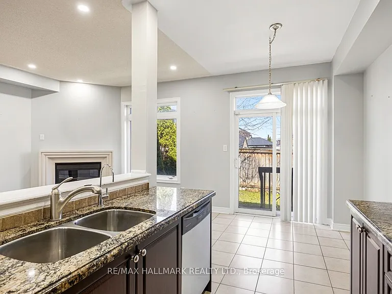 33 Tomabrook Cres — Photo 11