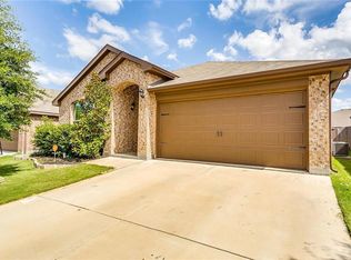 613 Clearbrook St, Azle, TX 76020