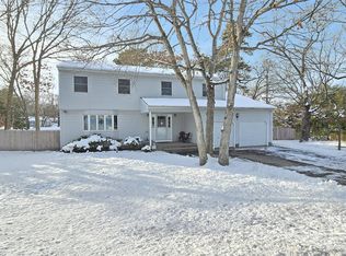 14 Avenue C, Holbrook, NY 11741