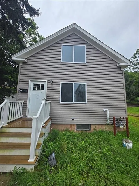 3 bed, 1.0 bath, 1250 sqft, $2,500 — Photo 1