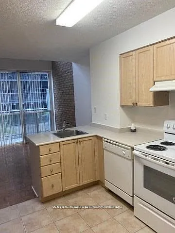 1029 King St W #209 — Photo 6