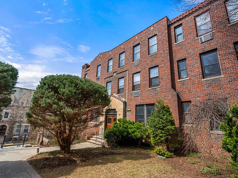 325 Tappan St #6 — Photo 23