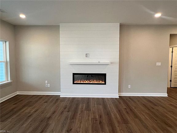 3rd image of 4407 Abercorn Dr