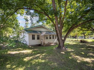 614 E Spruce St, Huntington, TX 75949