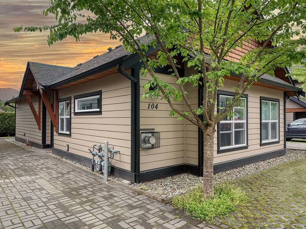 518 Shaw Rd #104, Gibsons, BC V0N 1V8