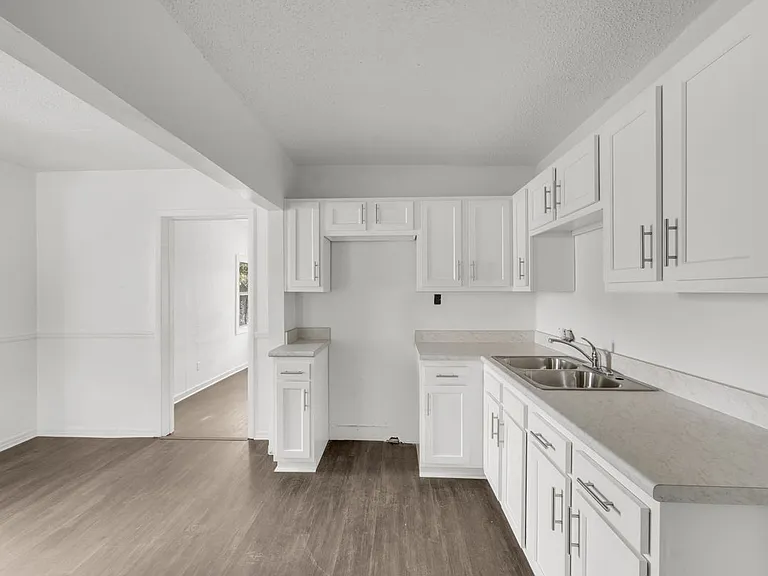 1227 Dena St — Photo 6