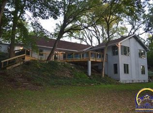 7635 SW 10th St, Topeka, KS 66615