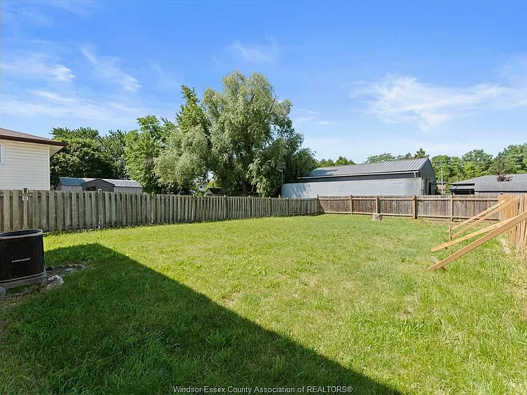 9347 Tamarack St — Photo 36