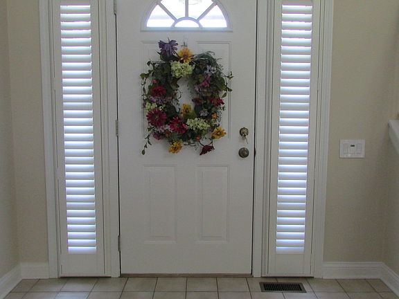 3rd image of 1404 Diamond Dr