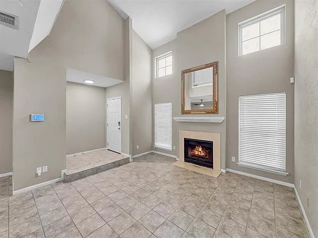 1620 Wellington Pl #303 — Photo 2