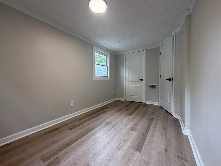 2537 Broadway St — Photo 11
