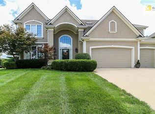 209 NE Hidden Ridge Cir, Lees Summit, MO 64064