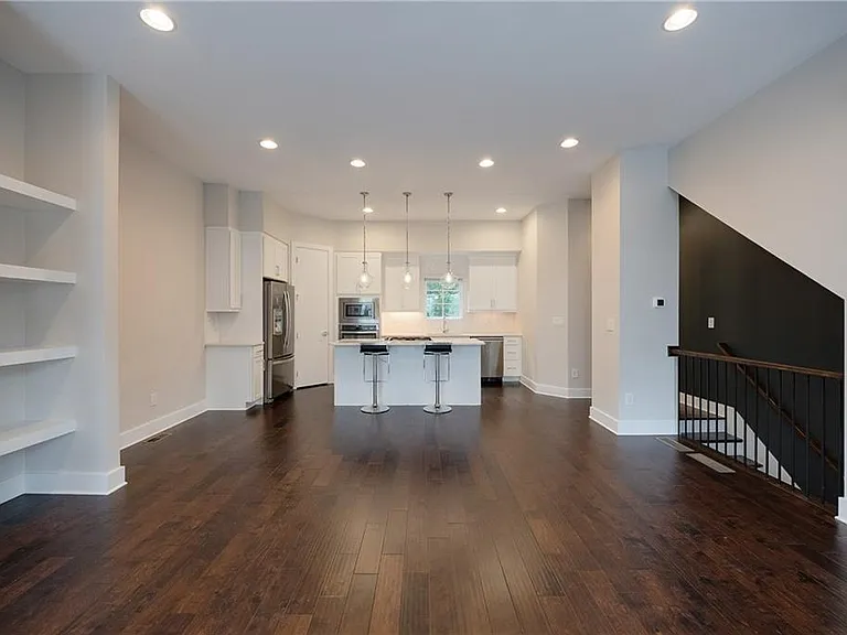 733 Taylor Ct NE — Photo 12