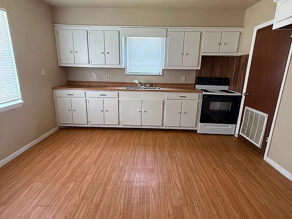 2nd image of 4024 Howard St APT B