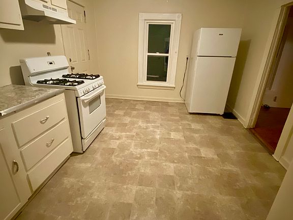 3rd image of 818-20 Oak St APT 2