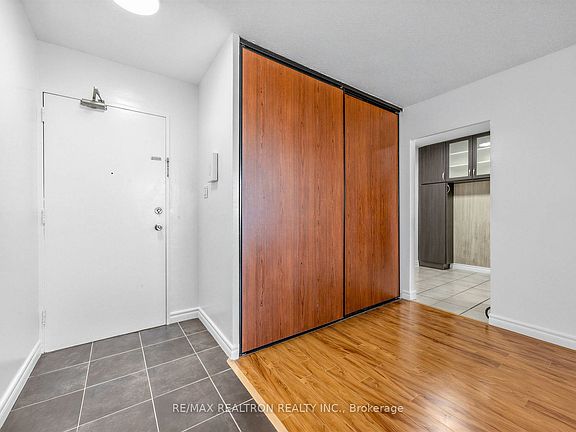 5th image of 180 Markham Rd #501