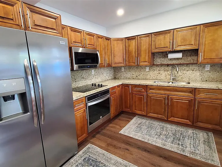 1548 SW 28th Ave — Photo 6