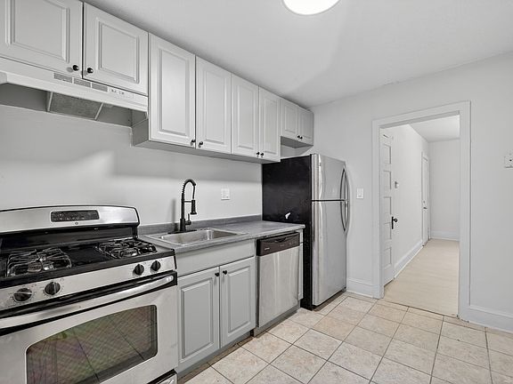 4th image of 1239 Penn St NE