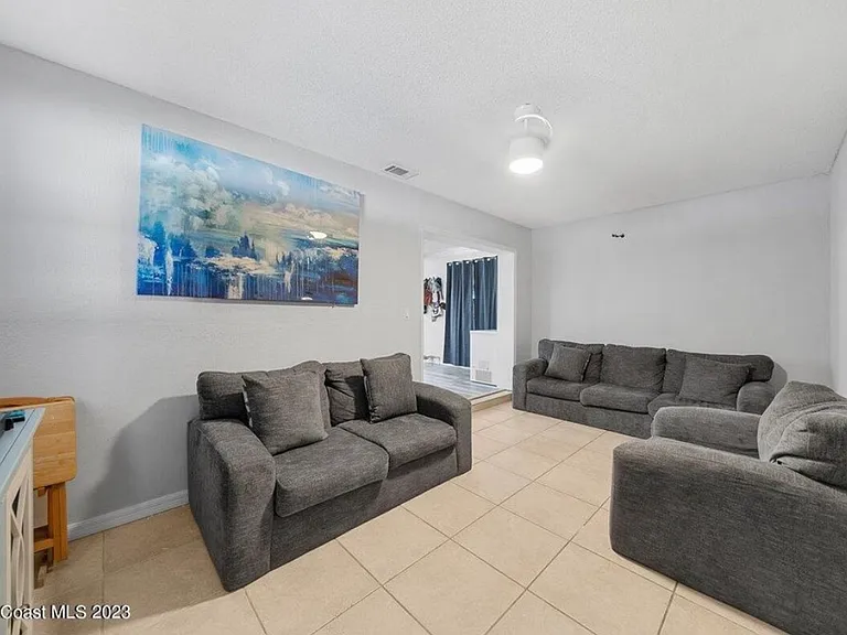 380 Maple Pl — Photo 5