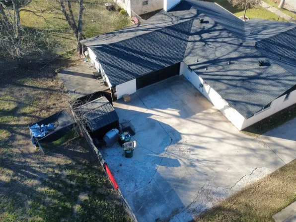 1714 Laurel Rd, Gainesville, TX 76240