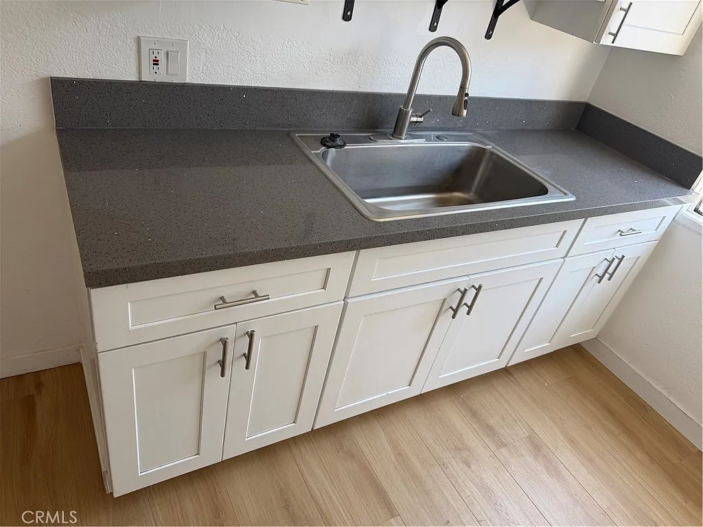 3 bed, 1300 sqft, $3,100 — Photo 2