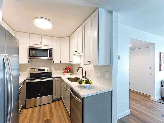 3rd image of 3827 Conrad Dr APT 29