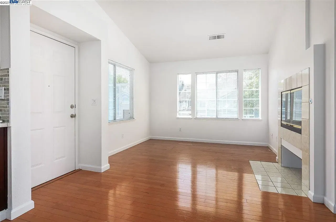 2 bed, 850 sqft, $3,450 — Photo 4