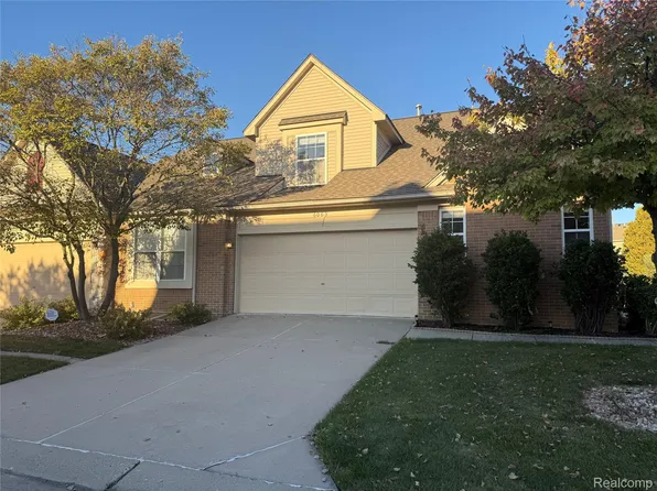 6063 Pine Cone Dr, Grand Blanc, MI 48439