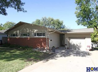933 Colony Ln, Lincoln, NE 68505