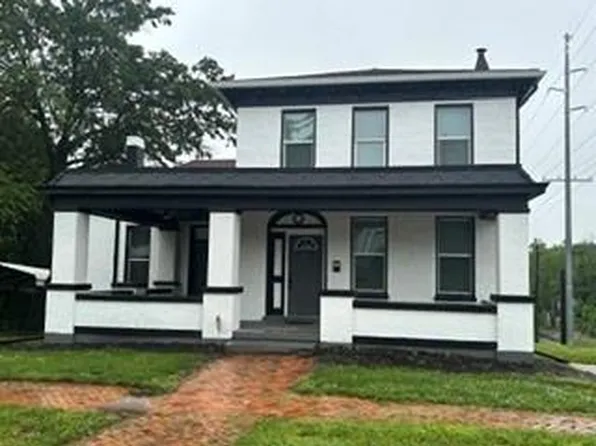 222 W Market St, Warrensburg, MO 64093