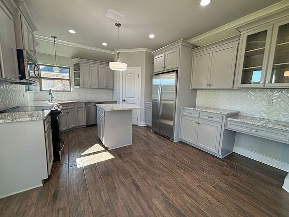 4th image of 520 Half Moon Ct