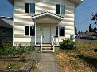 1060 E Madison Ave, Cottage Grove, OR 97424