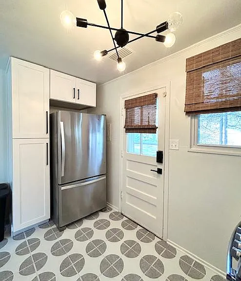 406 N Tremont Dr — Photo 8