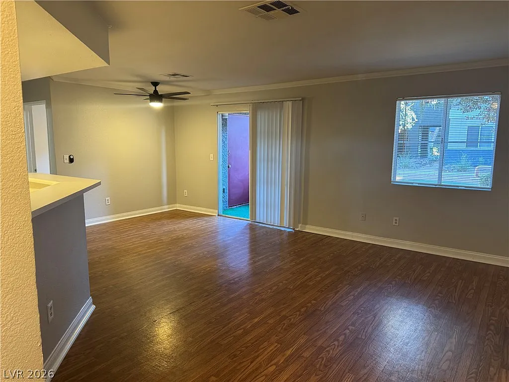 1 bed, 1.0 bath, 730 sqft, $1,300 — Photo 3