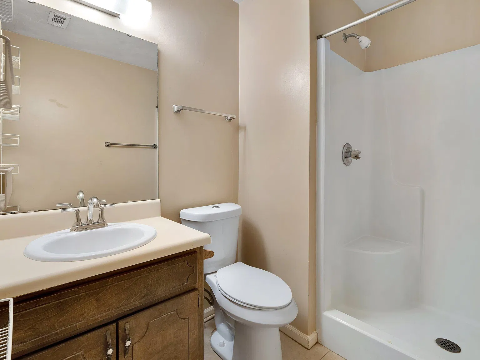 3 bed, 1040 sqft, $1,600 — Photo 3