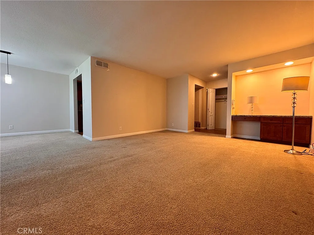 2 bed, 1301 sqft, $4,000 — Photo 3