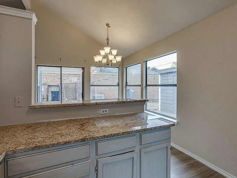 10611 Woodleaf Dr — Photo 6