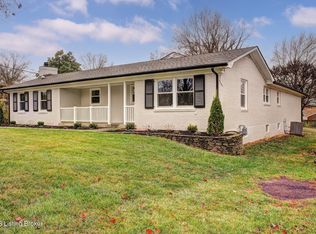 906 Barrington Ct, Louisville, KY 40207